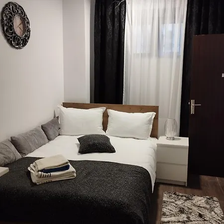 Tomis Promenada Apartmán *